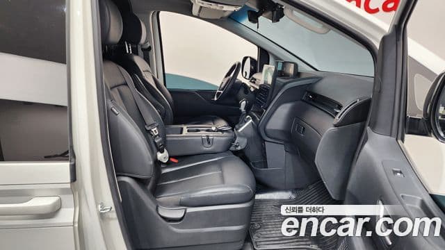 Hyundai Staria Modern, 2025 11