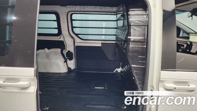 Hyundai Staria Modern, 2025 12