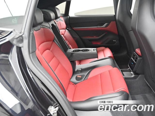 Porsche 타이칸 4S Cross Turismo, 2025 12