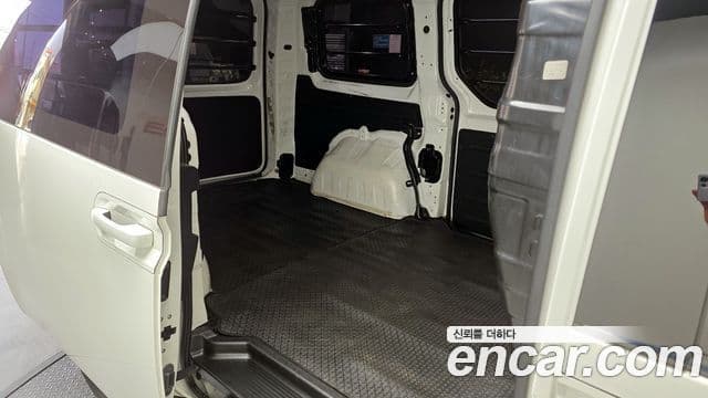 Hyundai Staria Modern, 2023 12