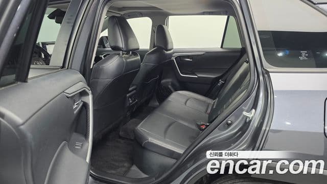 Toyota RAV4 5세대, 2021 11