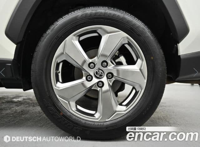 Toyota RAV4 5세대, 2021 все фото