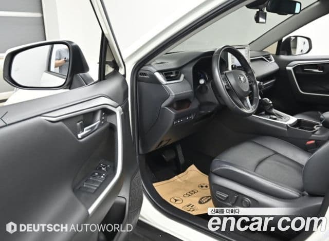 Toyota RAV4 5세대, 2021 11