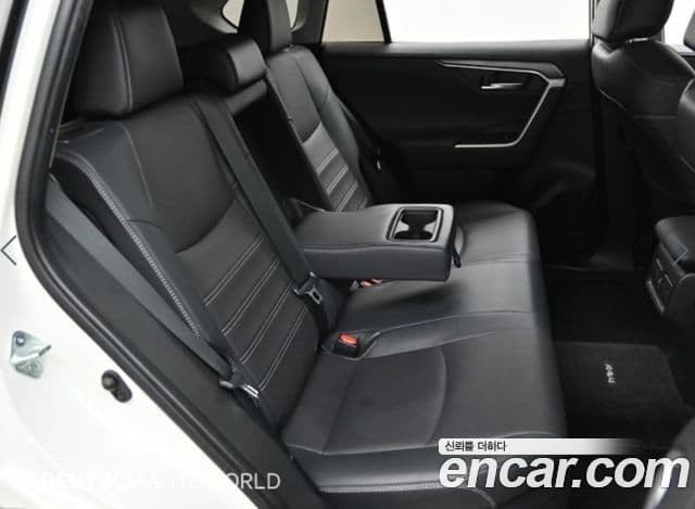 Toyota RAV4 5세대, 2021 12