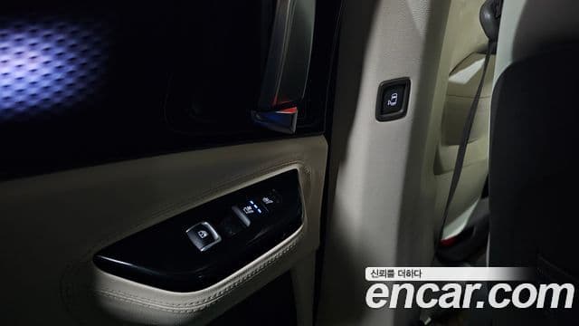 Kia Carnival 4세대 бензин 7인승 High Limousine(компания по спецнадстройкам), 2023 17