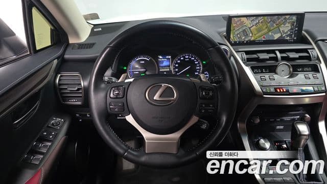 Lexus NX300h Executive, 2019 13