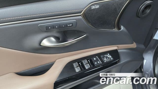 Lexus ES300h 7세대 Executive, 2022 17