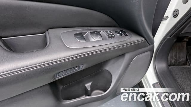 Nissan Pathfinder 4세대, 2014 17