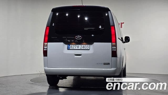 Hyundai Staria Modern, 2023 4