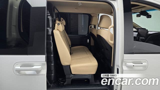 Hyundai Staria Modern, 2023 12