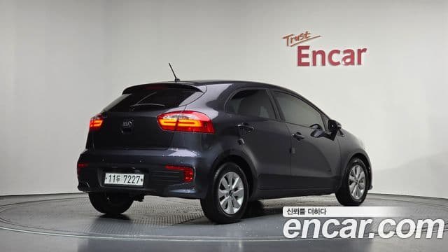 Kia The / новый New Pride Luxury, 2015 2