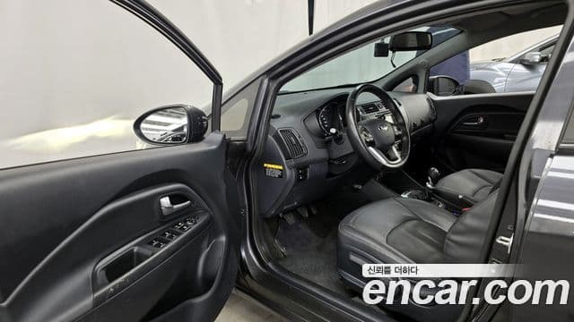 Kia The / новый New Pride Luxury, 2015 10