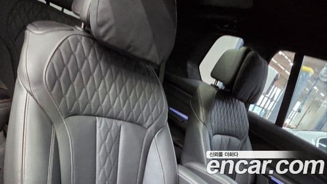 BMW X7 (G07) xDrive 40i M Sport 6인승, 2025 10