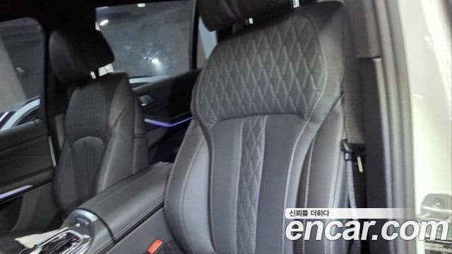 BMW X7 (G07) xDrive 40i M Sport 6인승, 2025 11