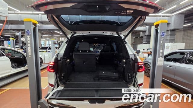BMW X7 (G07) xDrive 40i M Sport 6인승, 2025 15