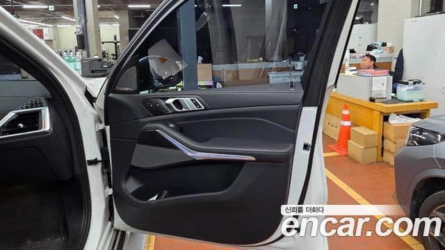 BMW X7 (G07) xDrive 40i M Sport 6인승, 2025 16