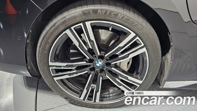 BMW 7시리즈 (G70) 750e xDrive M Sport, 2023 все фото
