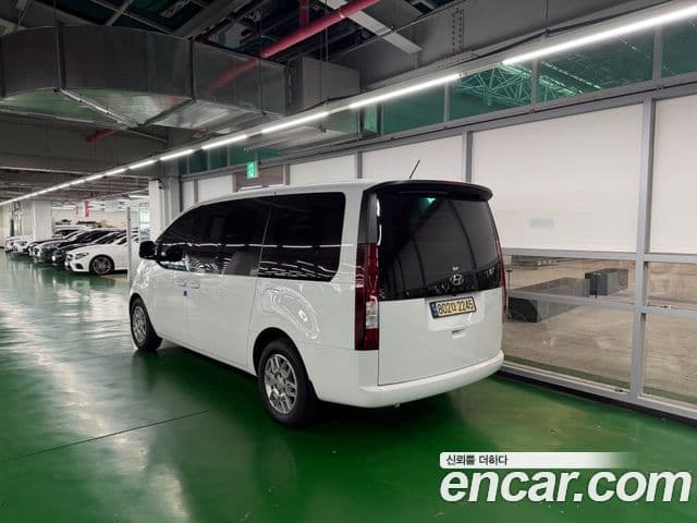 Hyundai Staria Modern, 2023 4