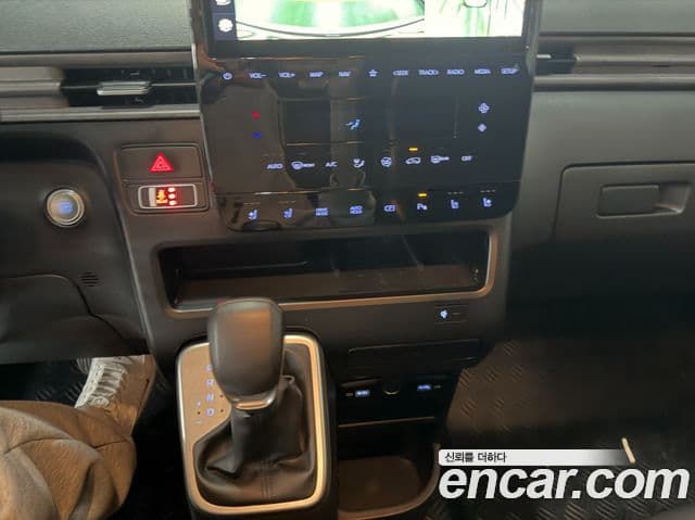 Hyundai Staria Modern, 2023 8