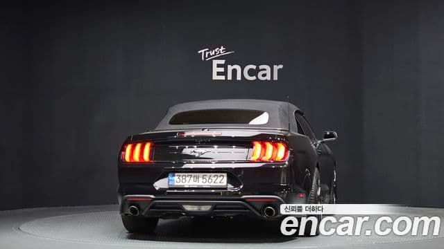 Ford Mustang кабриолет, 2021 4