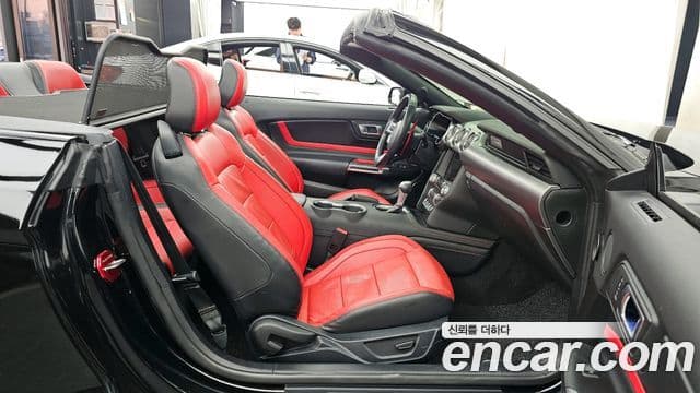 Ford Mustang кабриолет, 2021 11