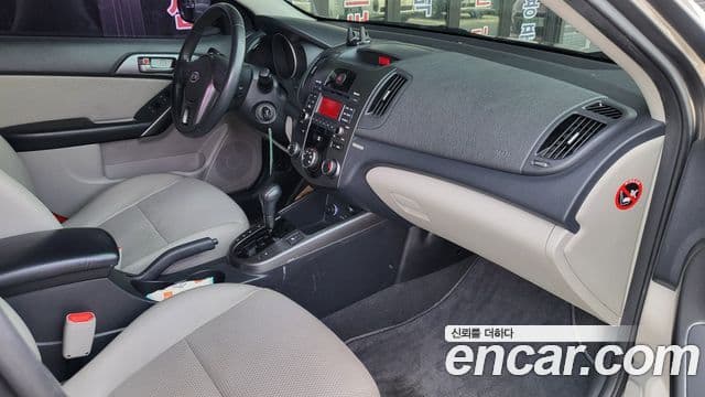 Kia Forte 1.6 CVVT Si, 2010 11