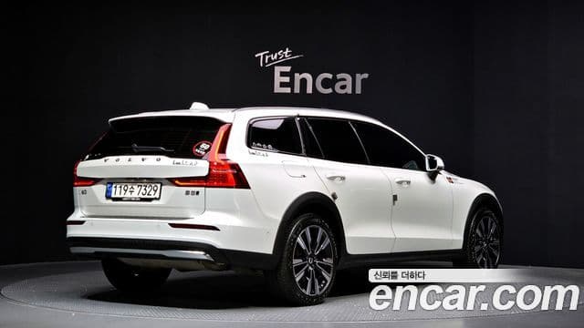 Volvo V60 Cross Country 2세대 B5 Ultimate AWD, 2023 2
