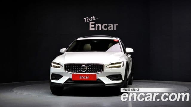 Volvo V60 Cross Country 2세대 B5 Ultimate AWD, 2023 3