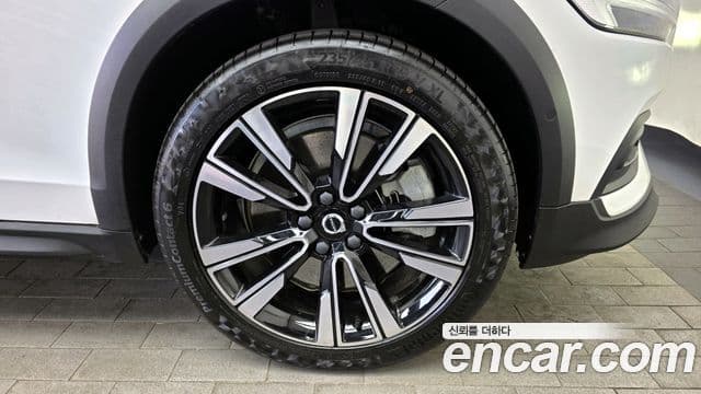 Volvo V60 Cross Country 2세대 B5 Ultimate AWD, 2023 все фото