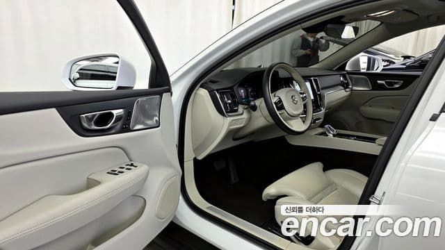 Volvo V60 Cross Country 2세대 B5 Ultimate AWD, 2023 10