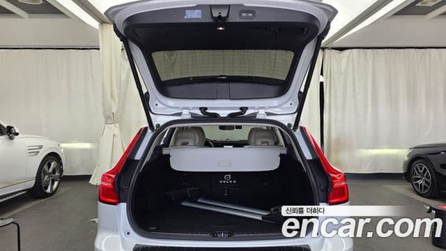 Volvo V60 Cross Country 2세대 B5 Ultimate AWD, 2023 20