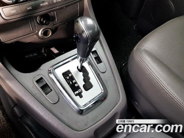 KG모빌리티(SsangYong) Korando 투리스모 2WD GT 11인승, 2014 13