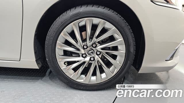 Lexus ES300h 7세대 Luxury Plus, 2019 все фото