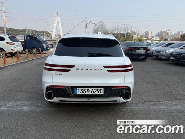 Genesis GV70, 2021 4