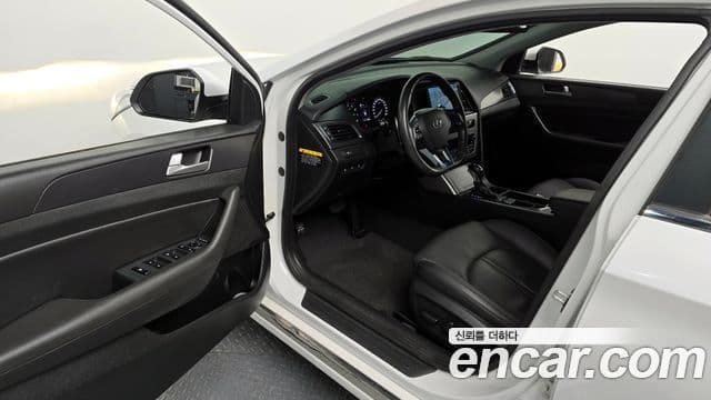 Hyundai LF Sonata 1.6 турбо Smart, 2016 10