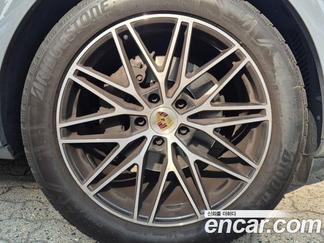 Porsche Cayenne (PO536) 3.0 купе, 2024 13