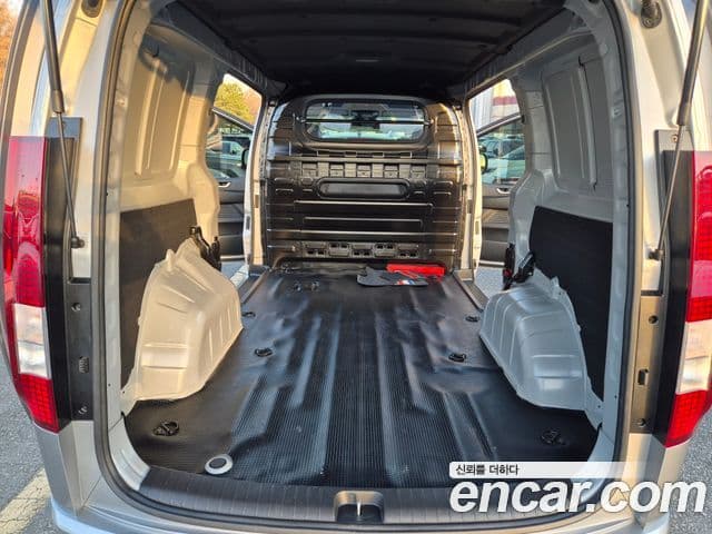 Hyundai Staria Modern, 2024 9