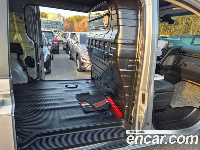 Hyundai Staria Modern, 2024 10