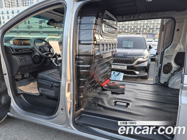 Hyundai Staria Modern, 2024 11