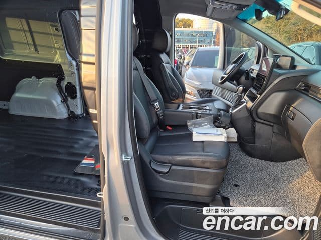 Hyundai Staria Modern, 2024 12