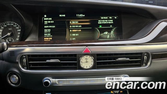 Genesis G90 Premium Luxury, 2019 15