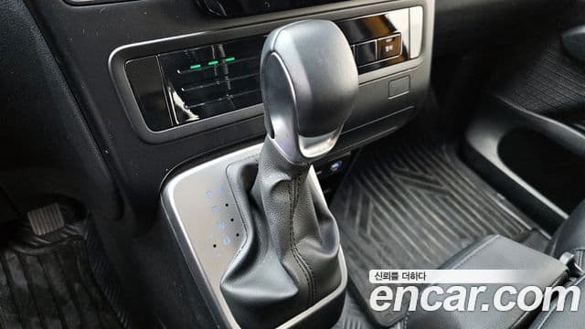 Hyundai Staria 15인승, 2025 9
