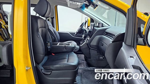 Hyundai Staria 15인승, 2025 10