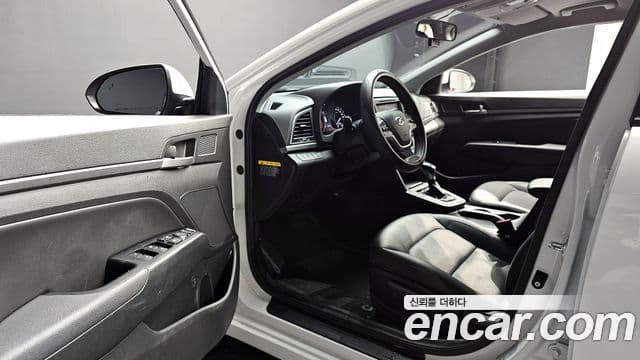 Hyundai Avante AD 1.6 GDI Value Plus, 2018 12