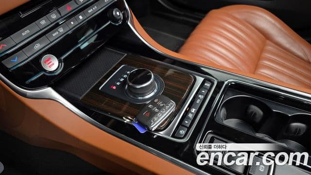 Jaguar XF (X260) 20d Portfolio, 2019 9