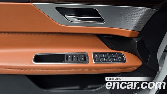 Jaguar XF (X260) 20d Portfolio, 2019 18