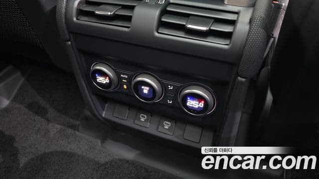 Land Rover Defender (L663) 130 P400 outbound, 2024 17