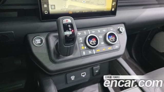 Land Rover Defender (L663) 130 P400 outbound, 2024 18