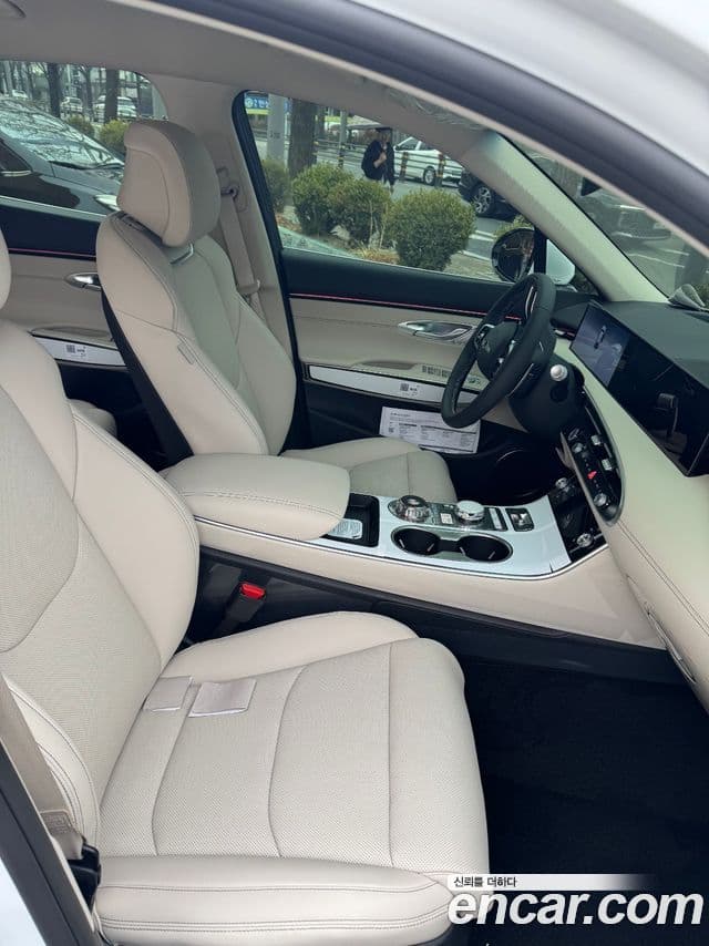 Genesis GV70, 2026 8