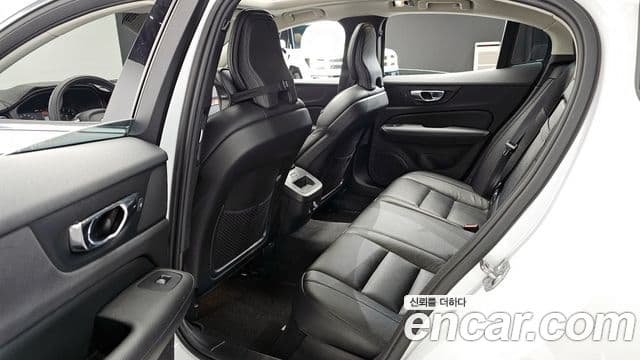Volvo S60 3세대 T5 Momentum, 2020 10